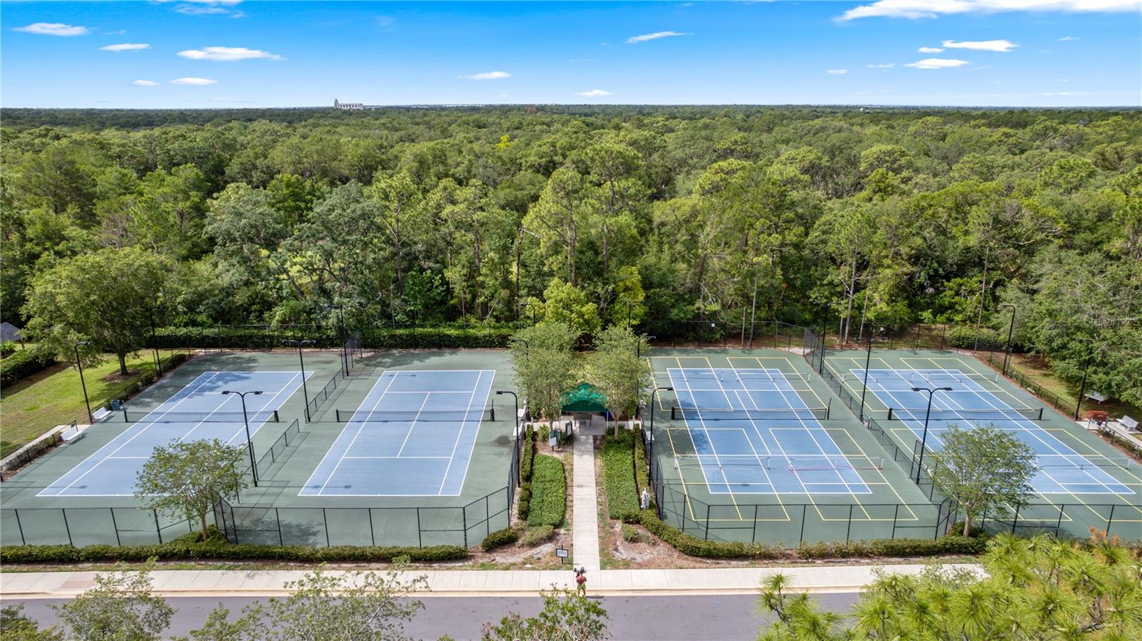 1227 VICTORIA HILLS DR N