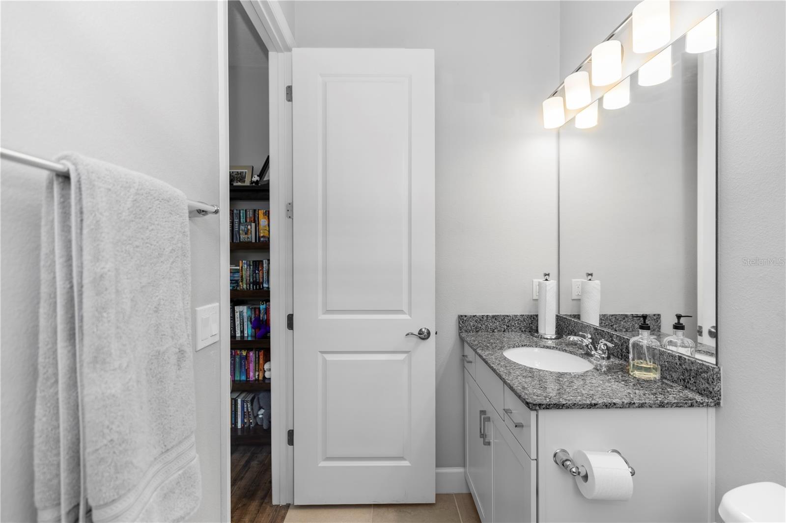 1227 VICTORIA HILLS DR N