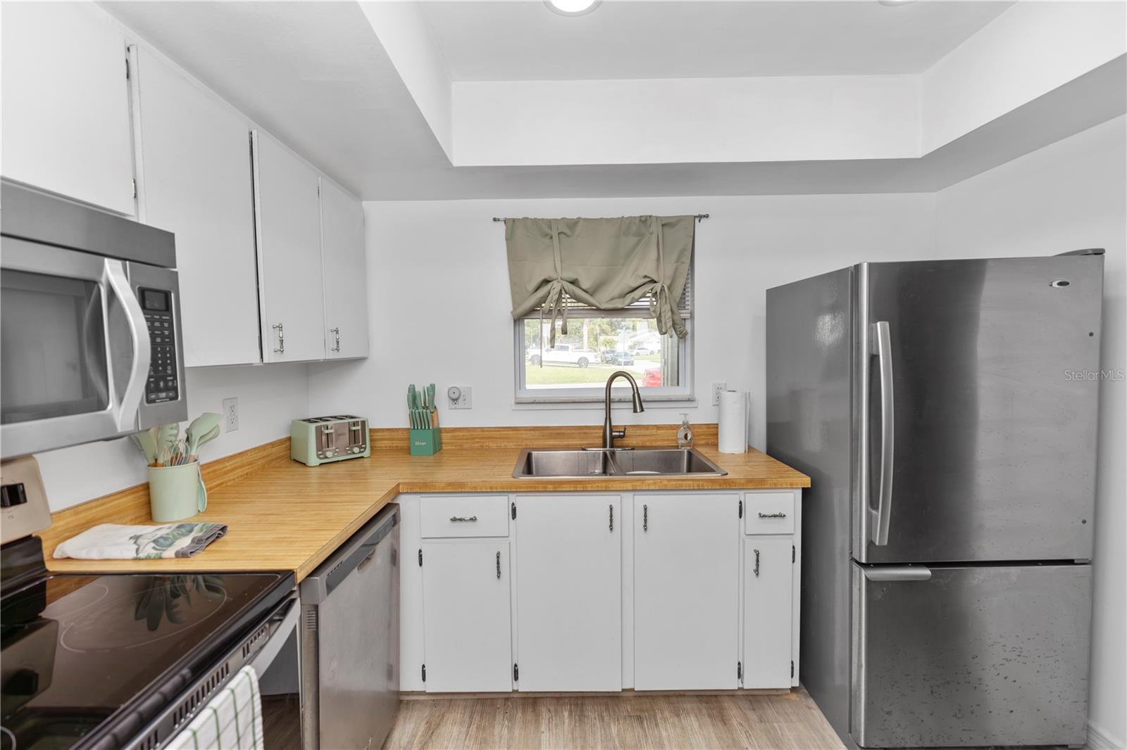 1232 HARBOUR POINT DR