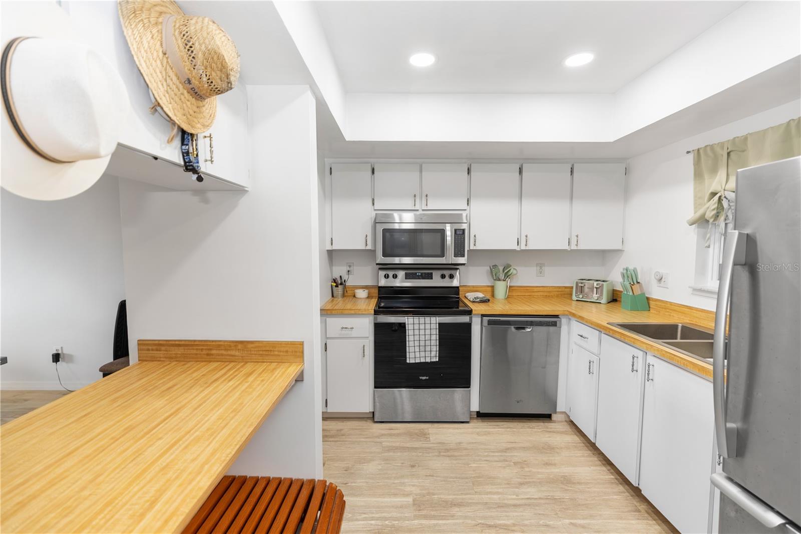 1232 HARBOUR POINT DR