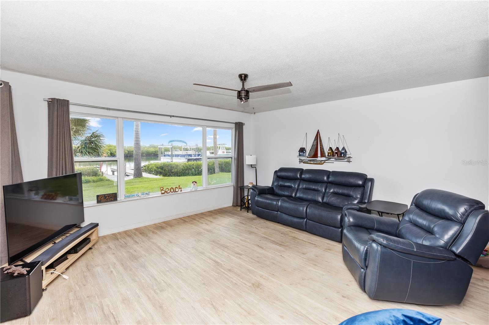 1232 HARBOUR POINT DR