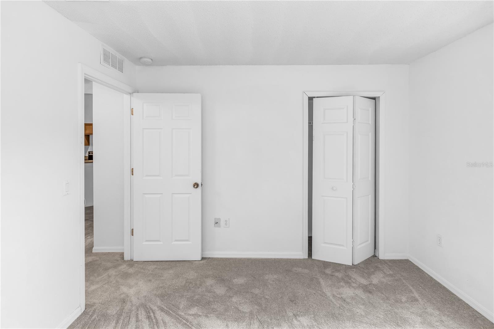1384 FREEPORT DR