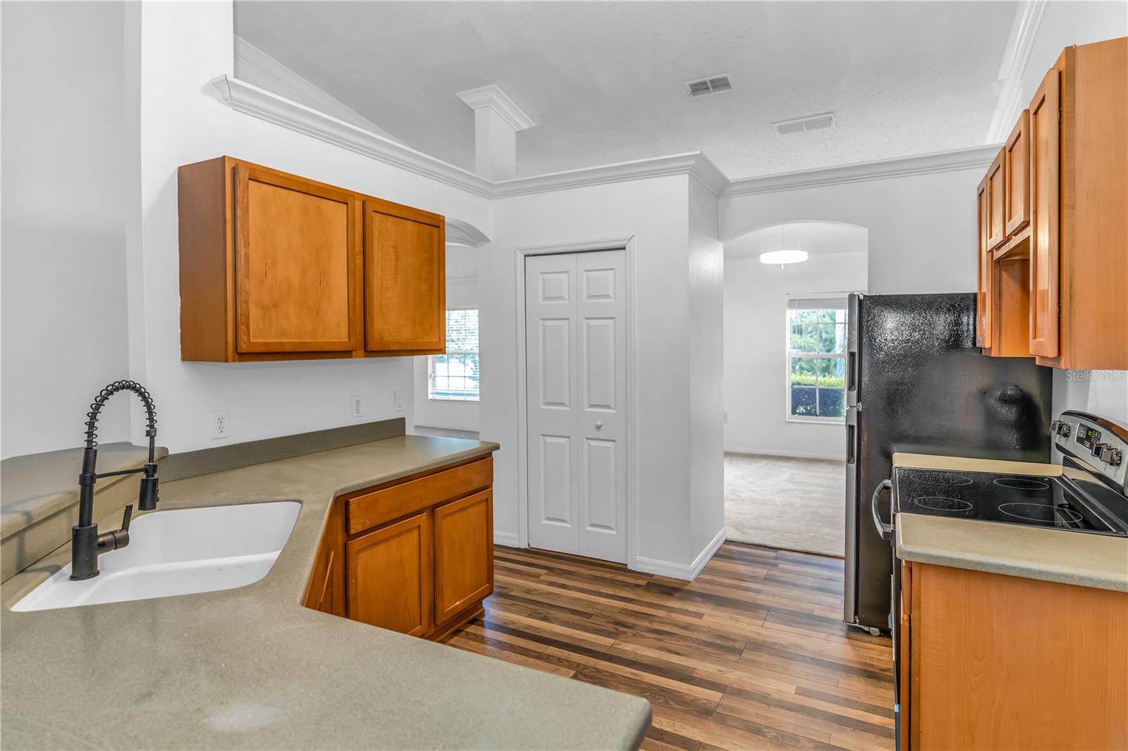 1384 FREEPORT DR