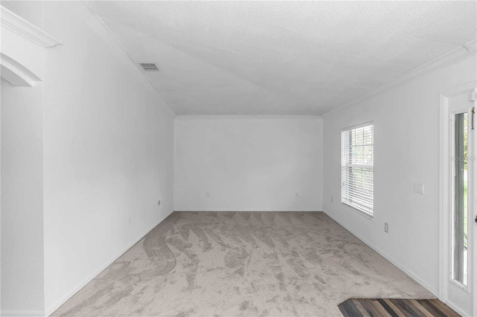 1384 FREEPORT DR