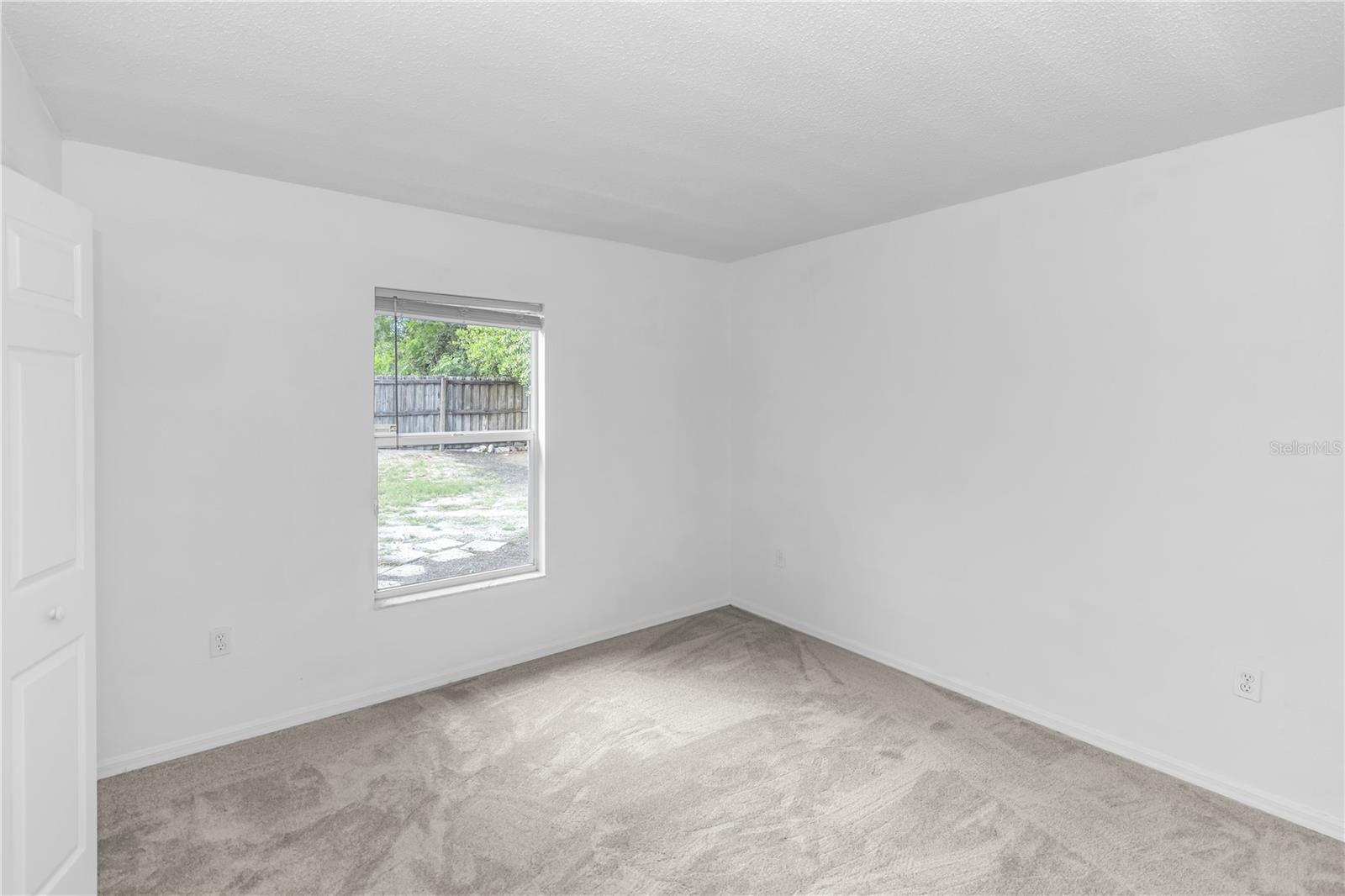 1384 FREEPORT DR