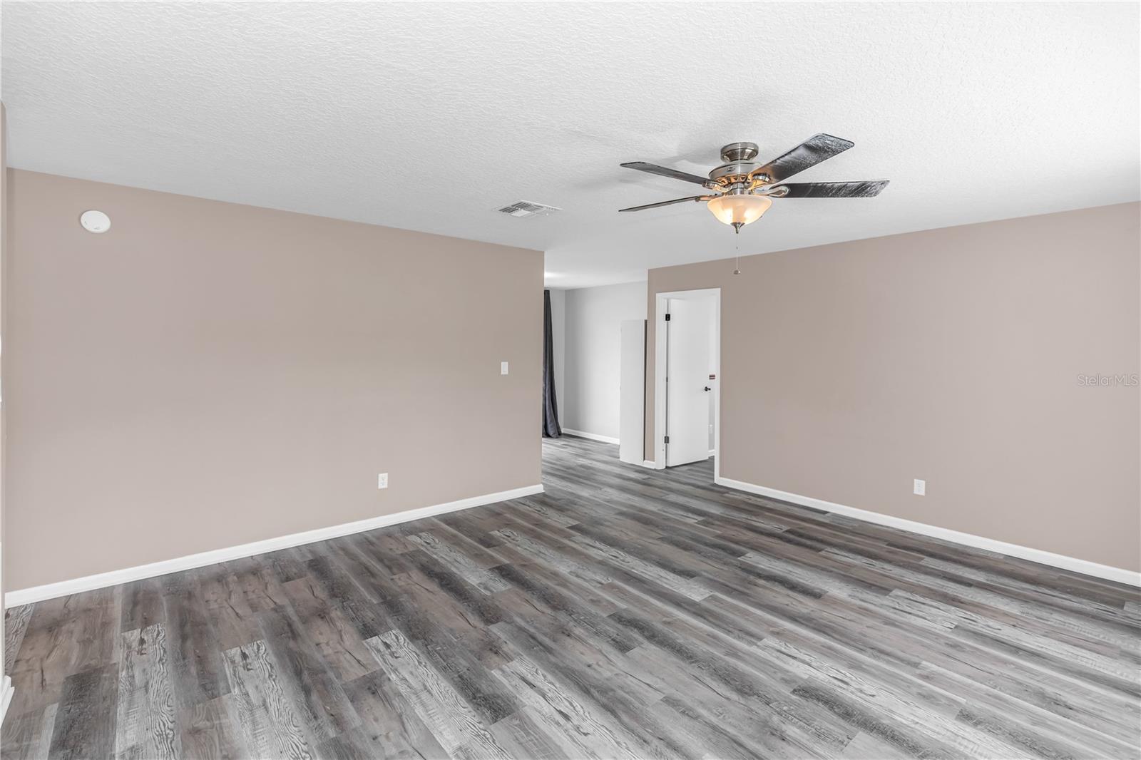 1248 RUSSELL DR