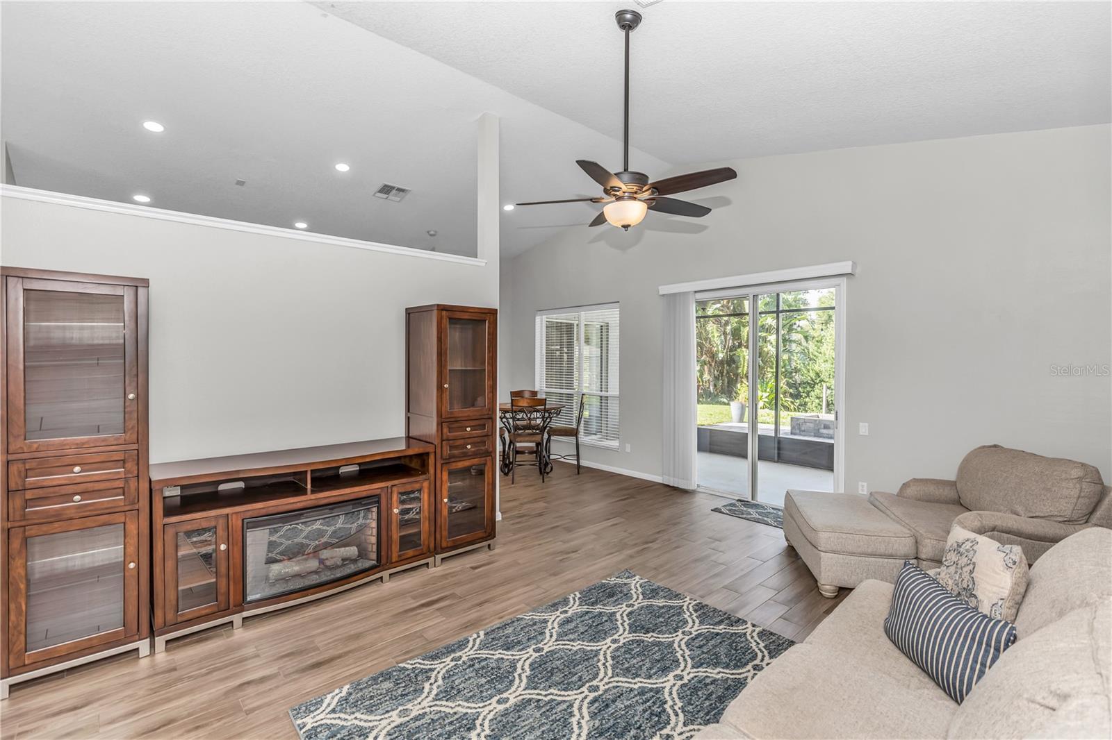 308 BOWLING GREEN CT