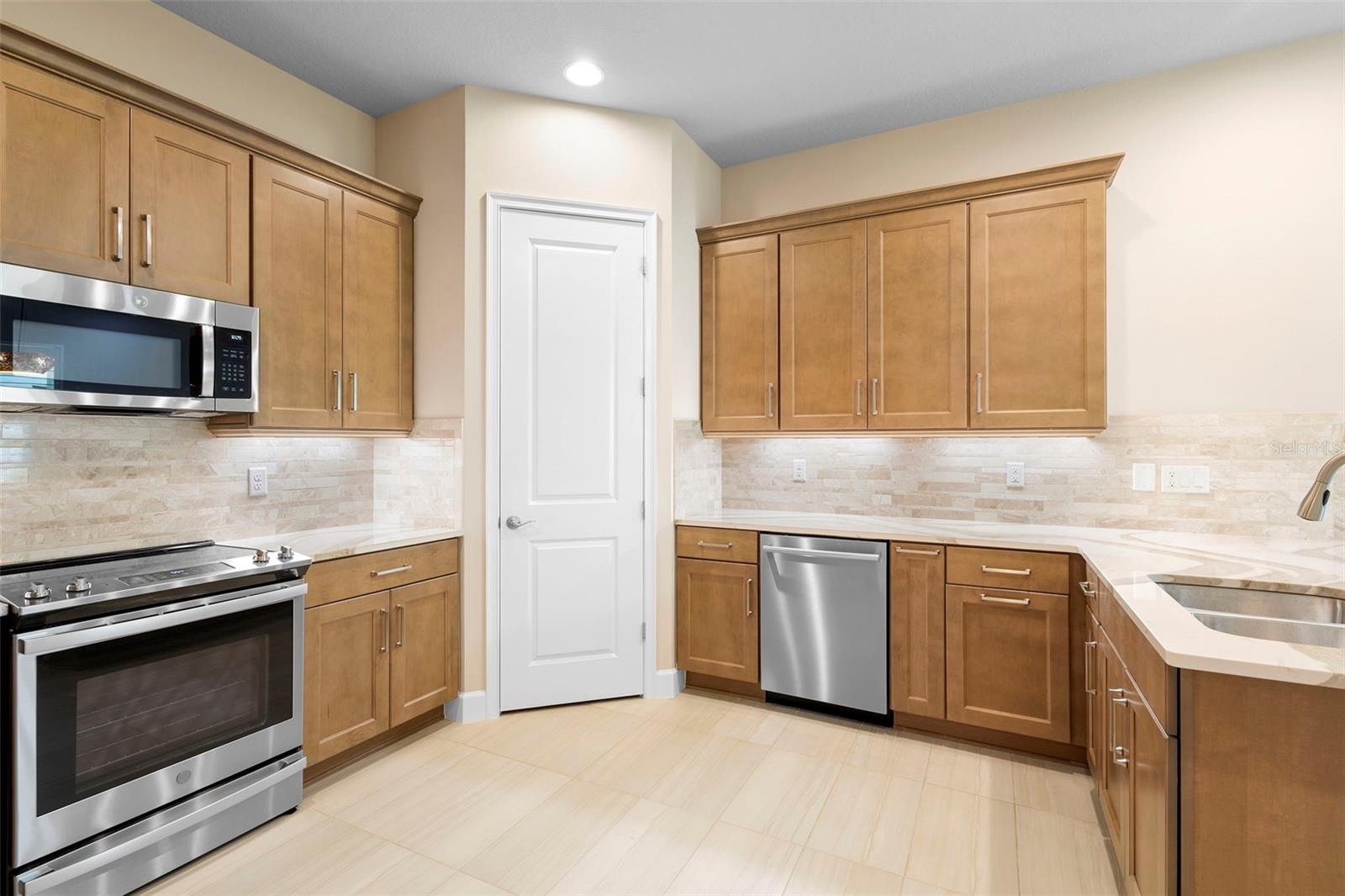 131 LONGRIDGE LN