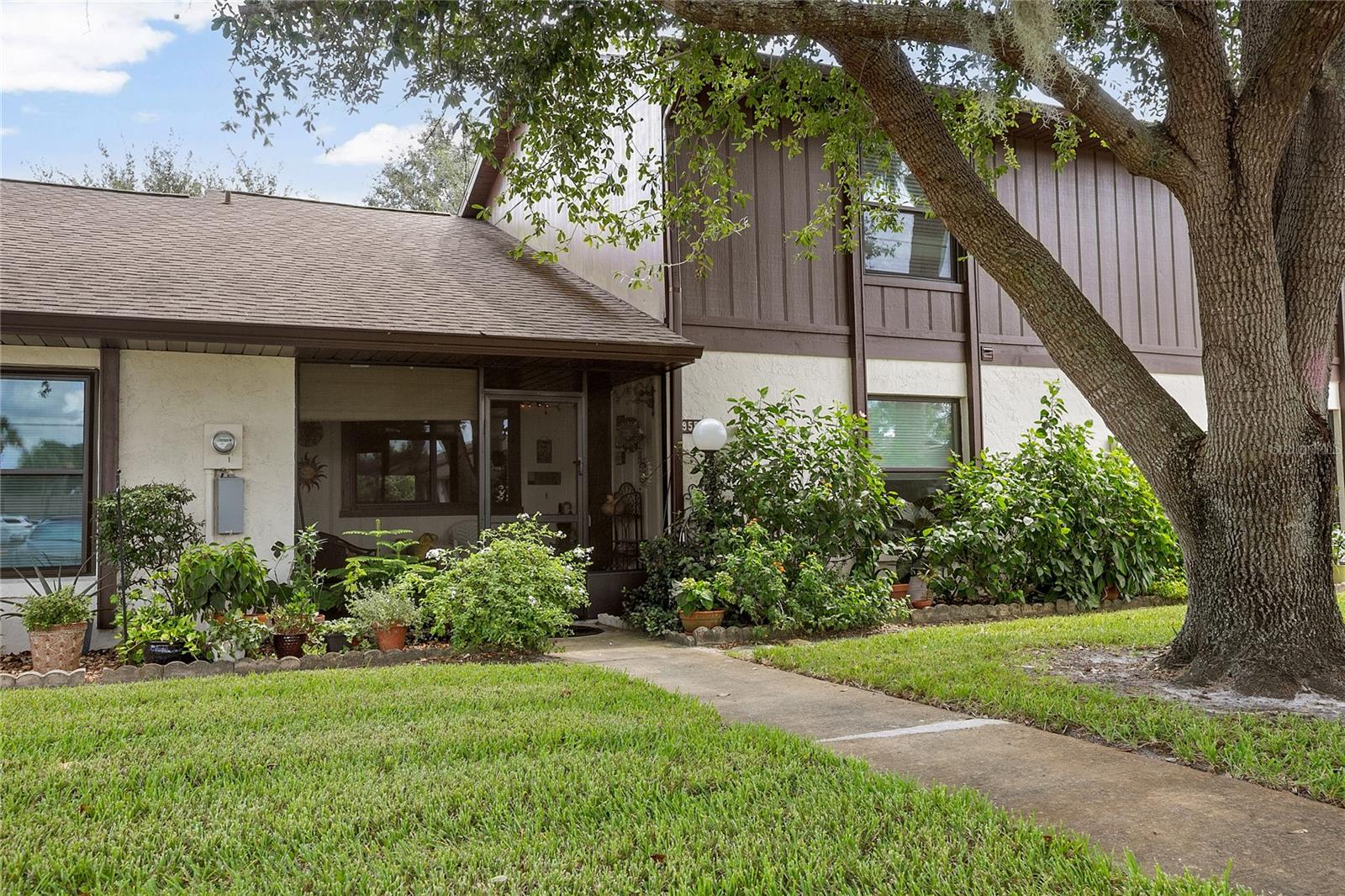 955 EASTRIDGE DR #7P