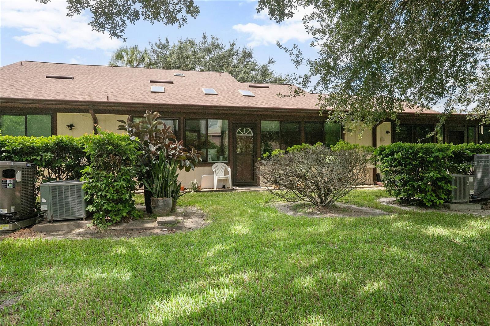 955 EASTRIDGE DR #7P