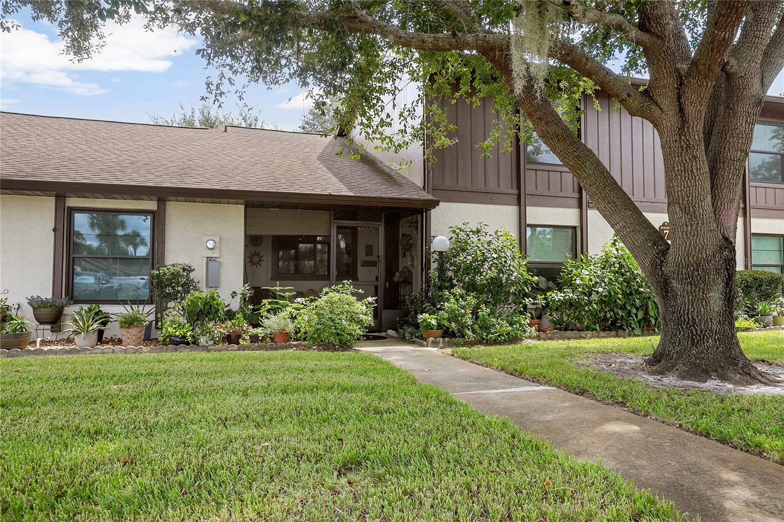 955 EASTRIDGE DR #7P