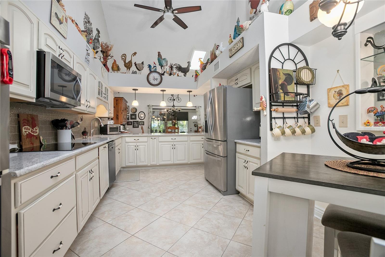 955 EASTRIDGE DR #7P