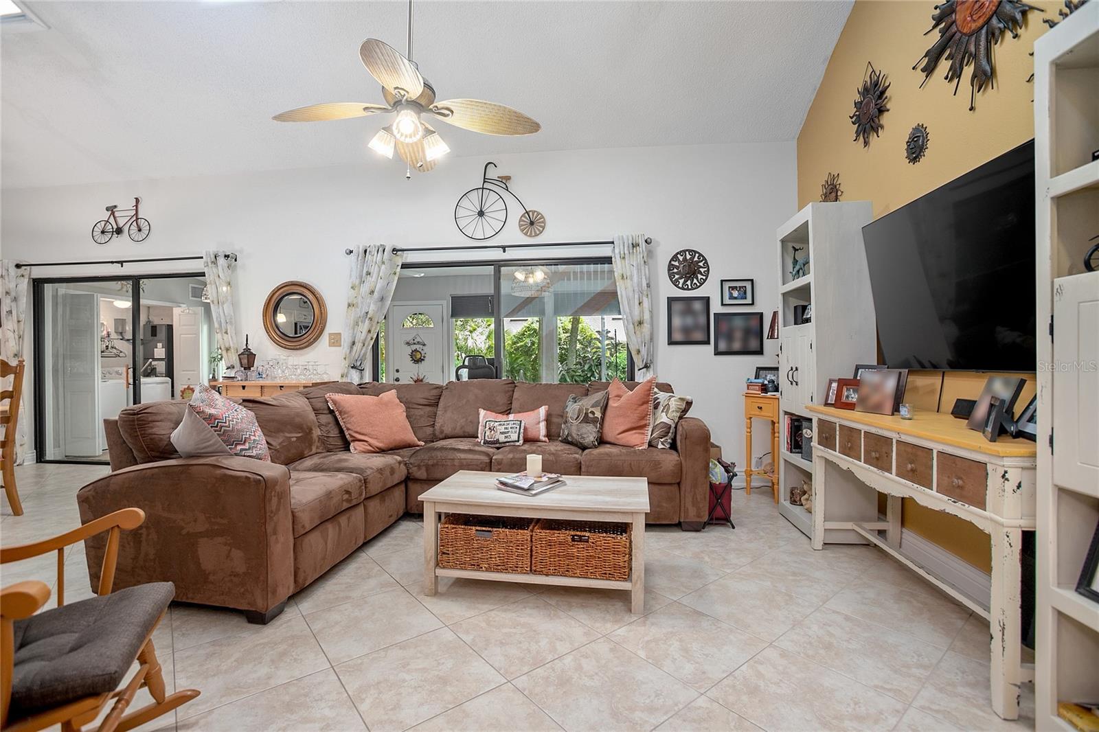 955 EASTRIDGE DR #7P