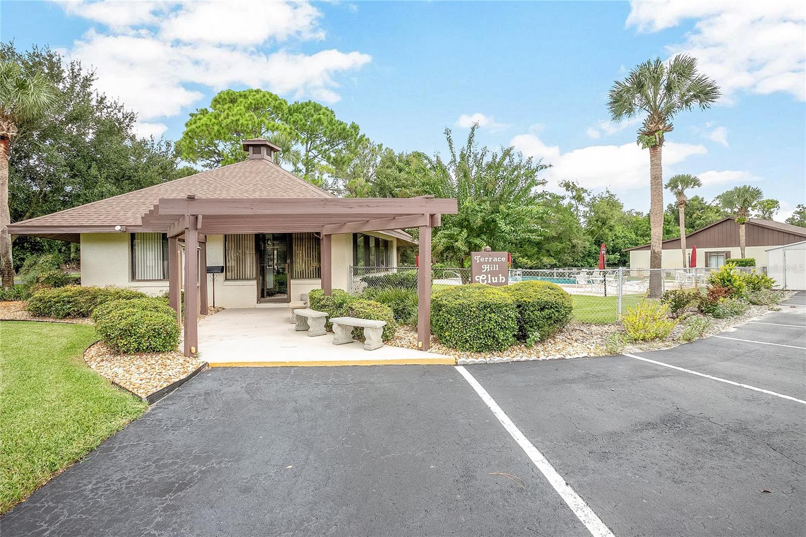 955 EASTRIDGE DR #7P