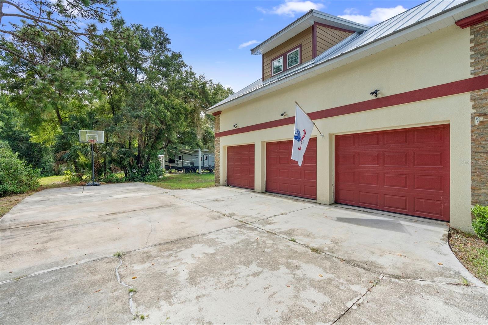 1806 GLENWOOD OAKS LN