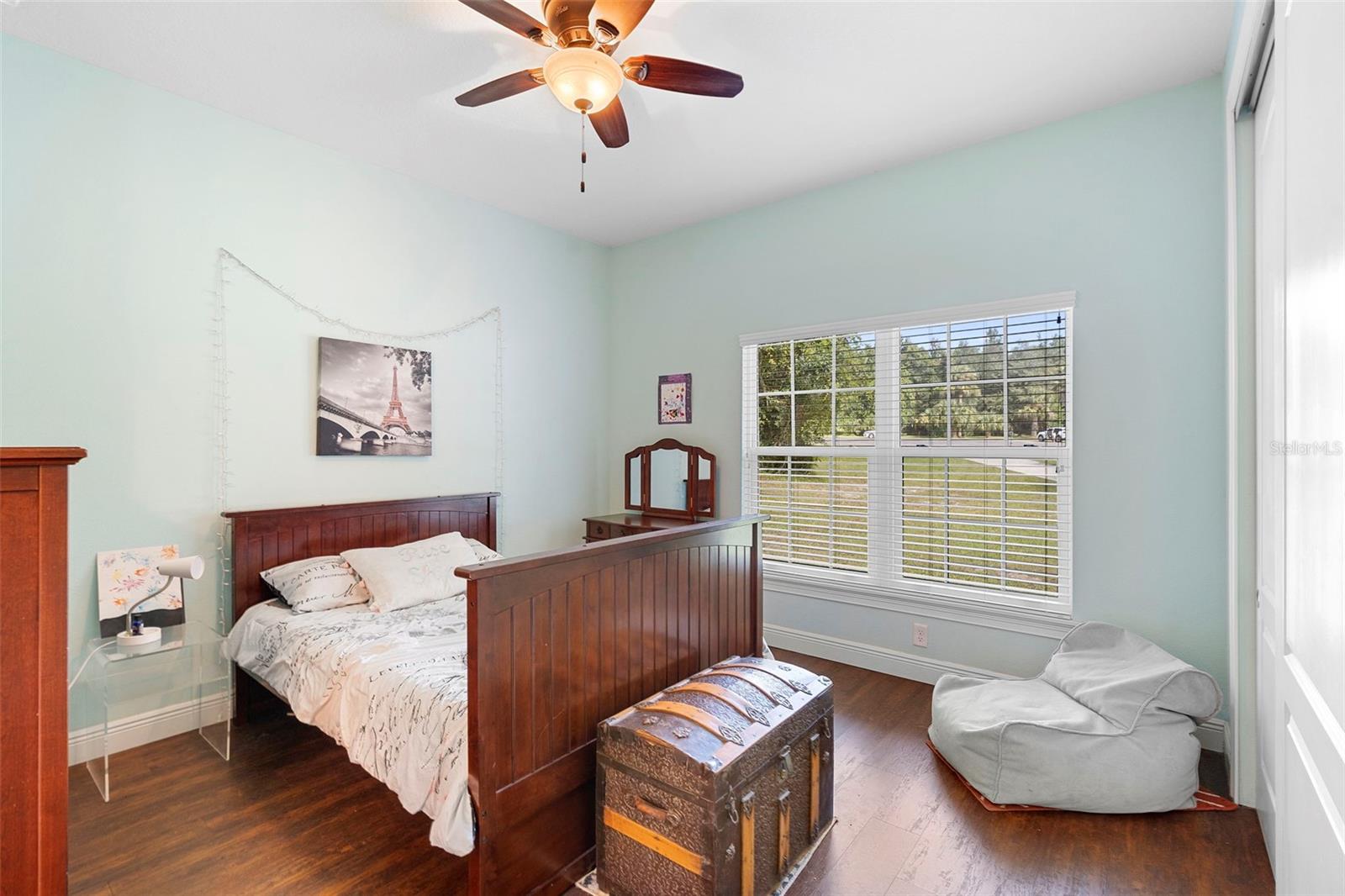 1806 GLENWOOD OAKS LN
