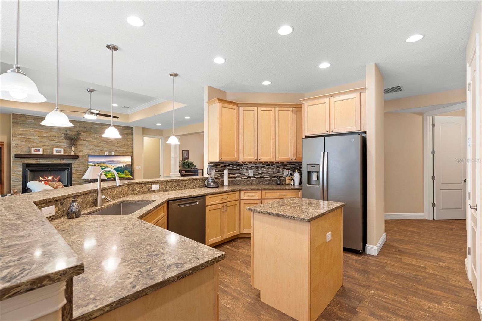 1806 GLENWOOD OAKS LN