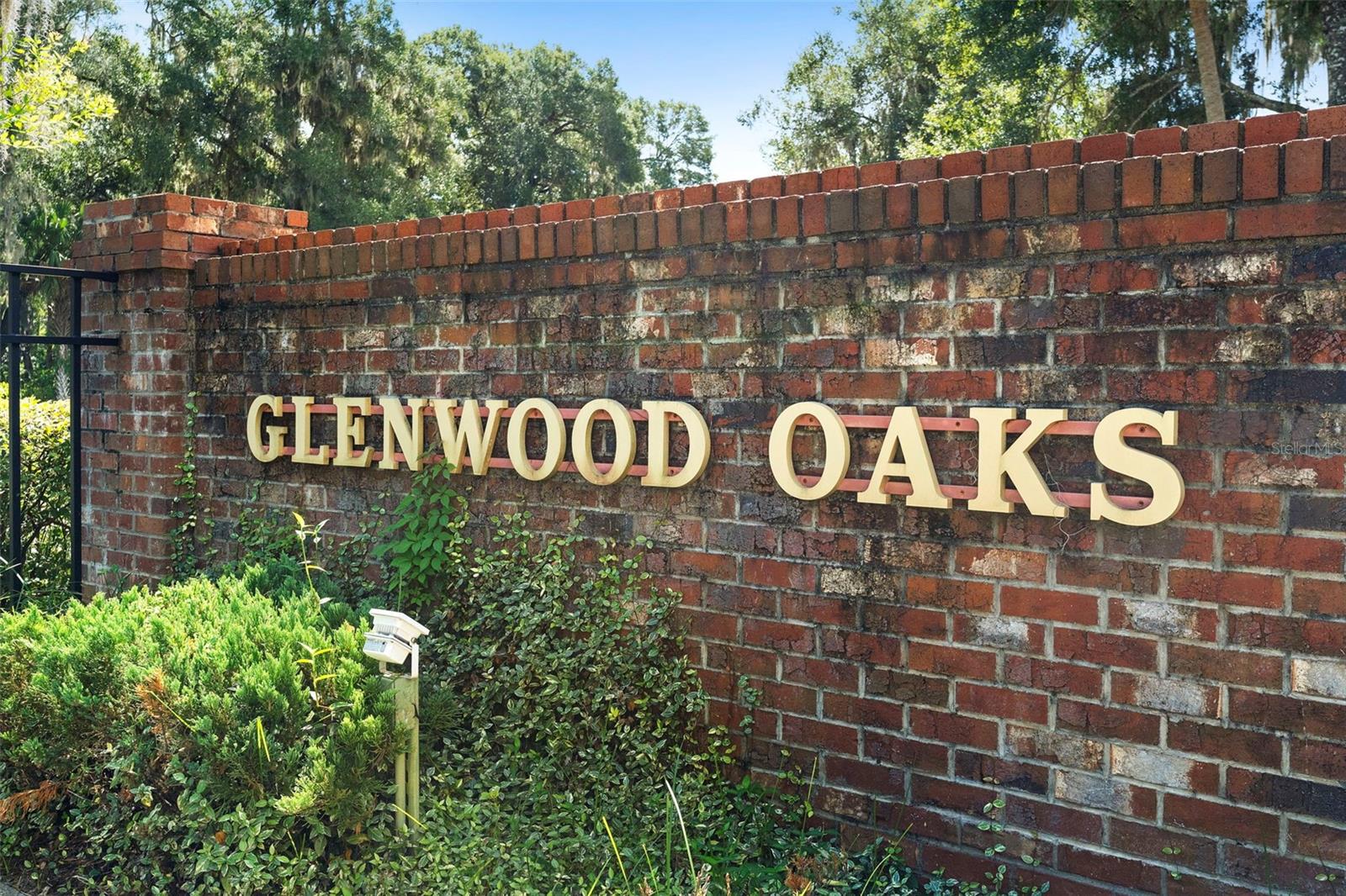 1806 GLENWOOD OAKS LN