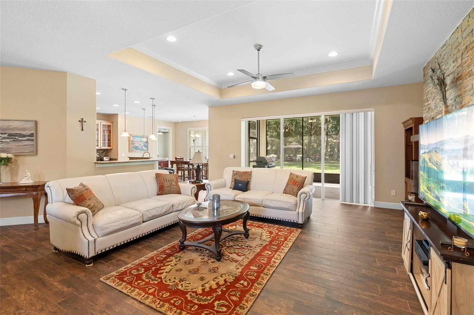 1806 GLENWOOD OAKS LN