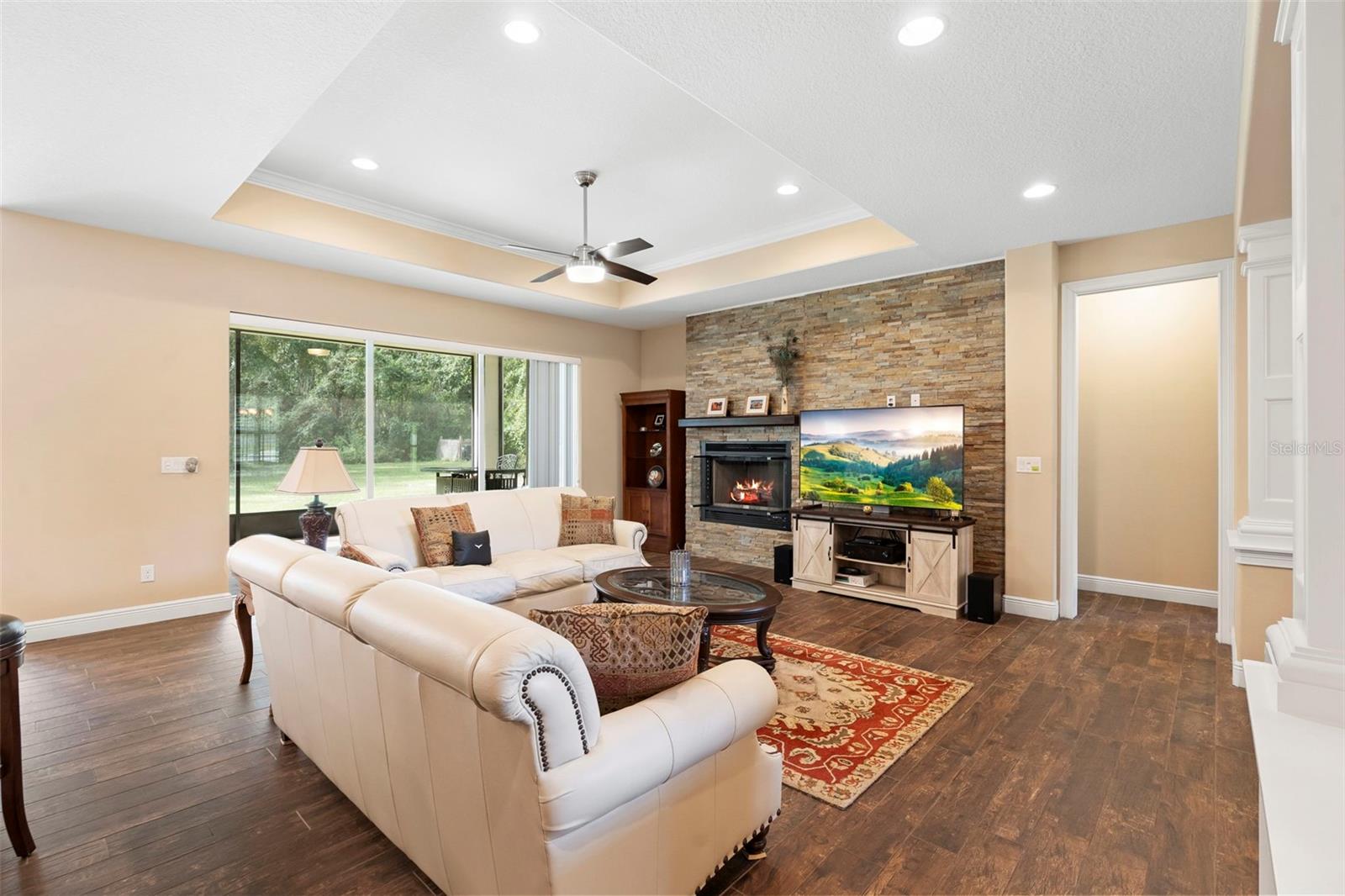 1806 GLENWOOD OAKS LN