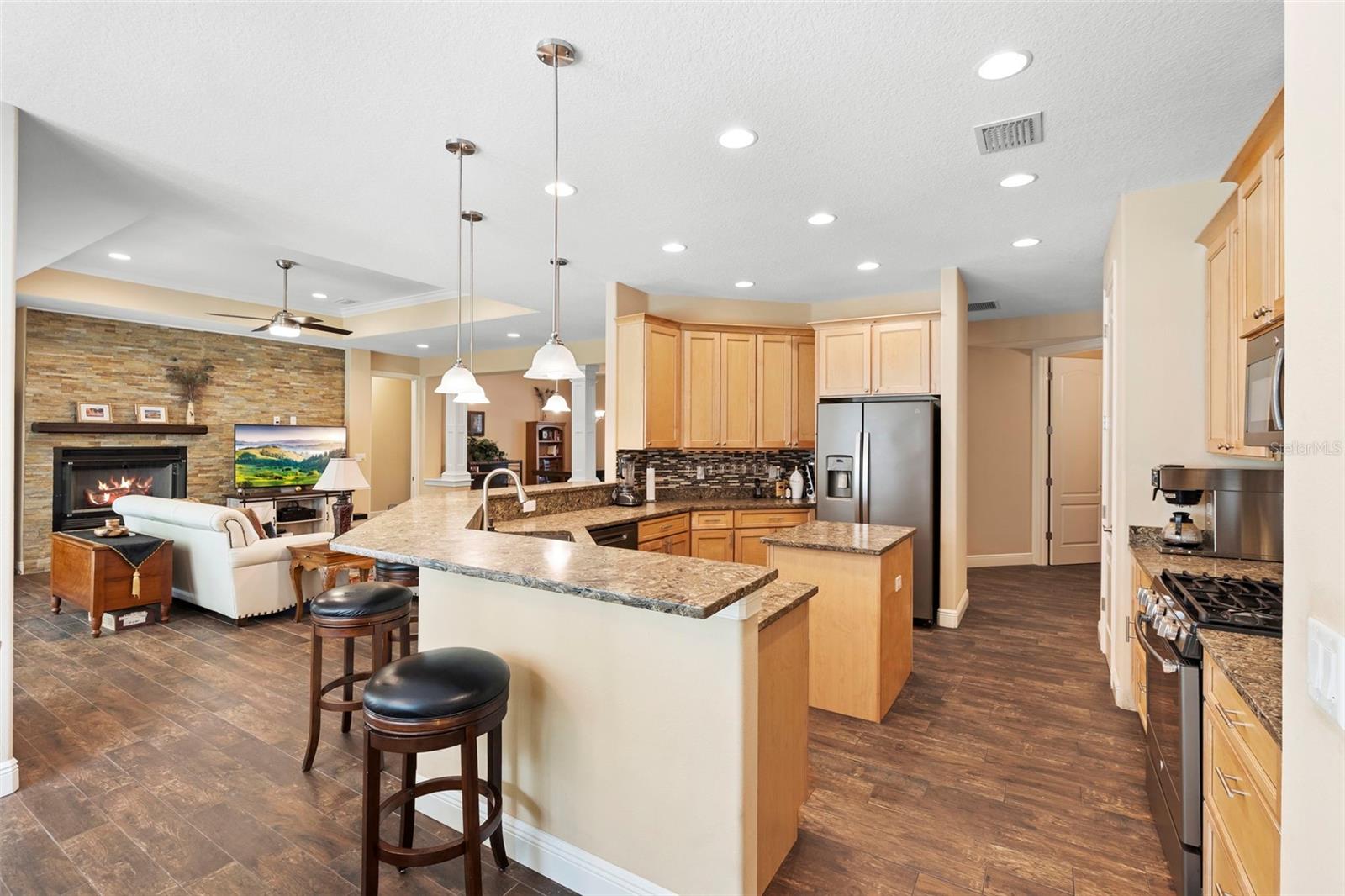 1806 GLENWOOD OAKS LN