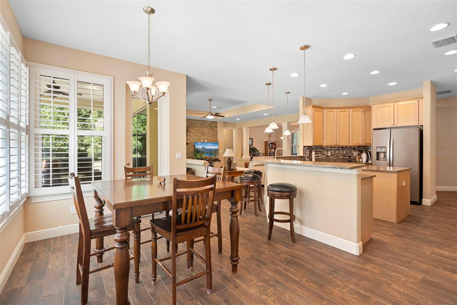 1806 GLENWOOD OAKS LN