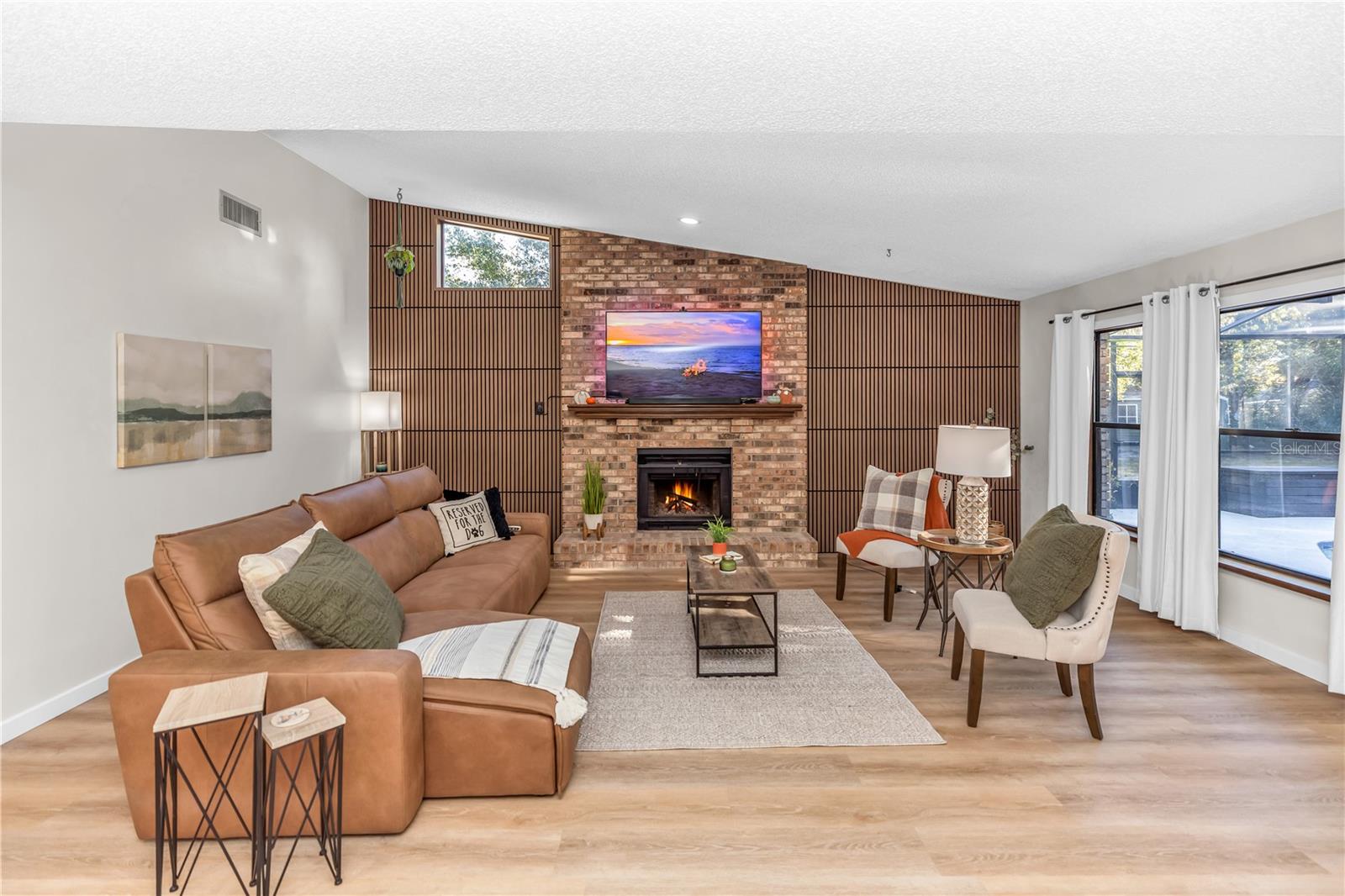 634 E LEHIGH DR