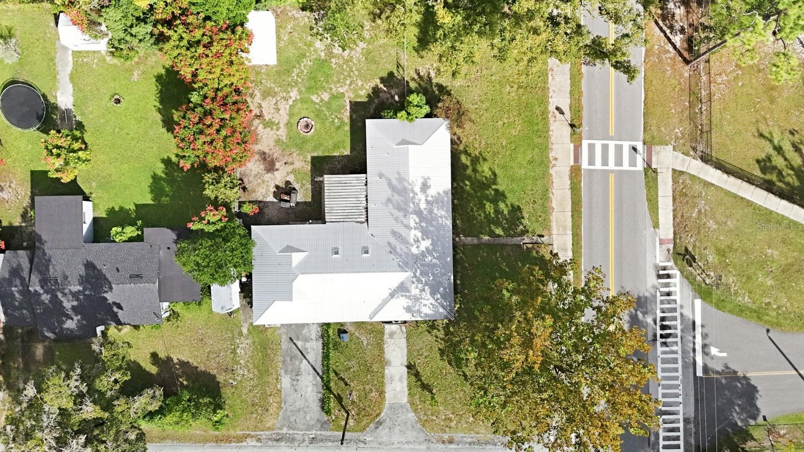930 N AMELIA AVE