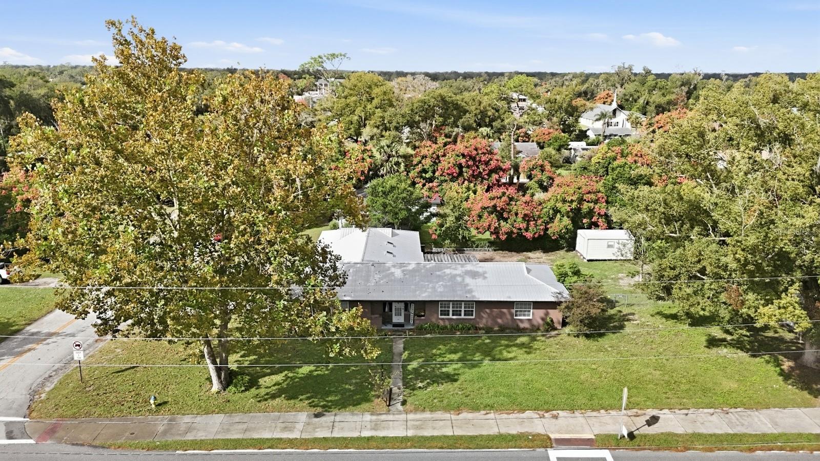 930 N AMELIA AVE