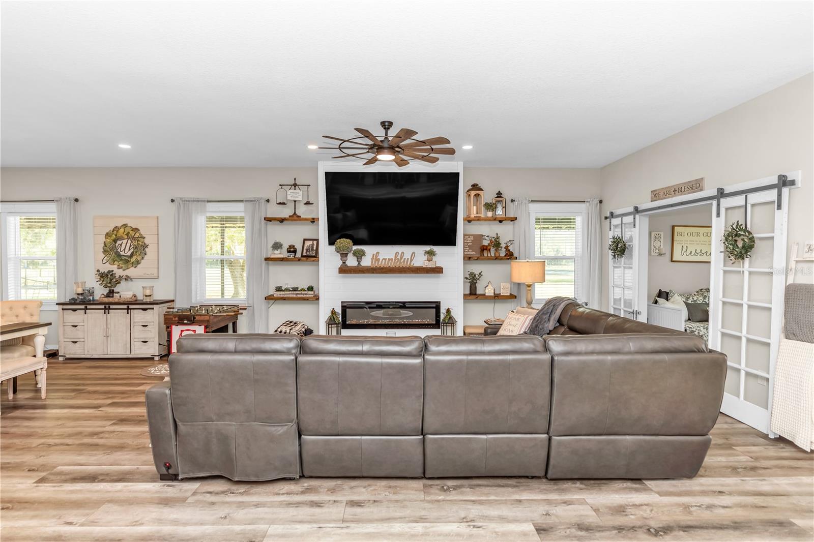 171 RIVER OAKS DR