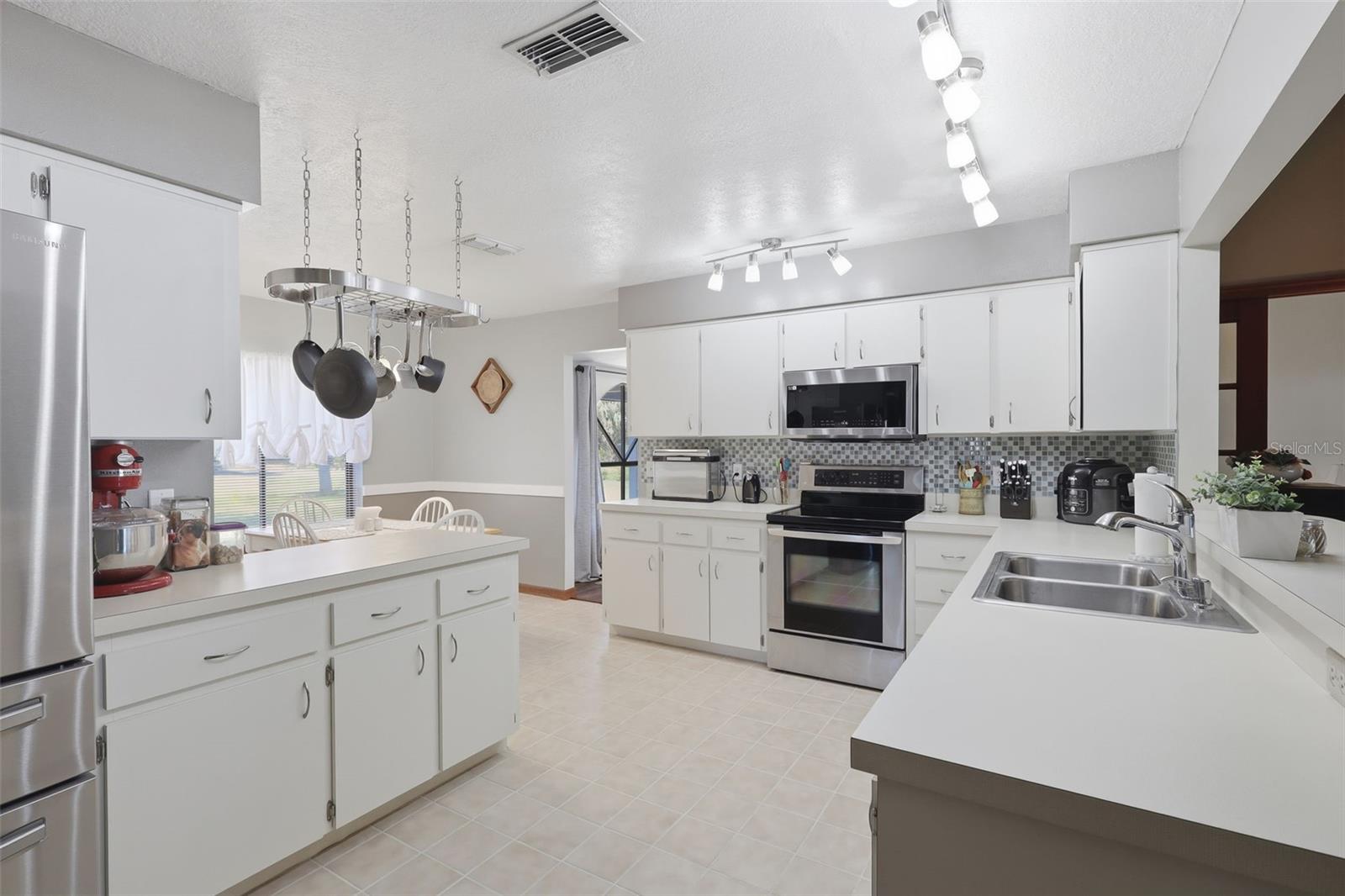 168 COMMUNITY DR