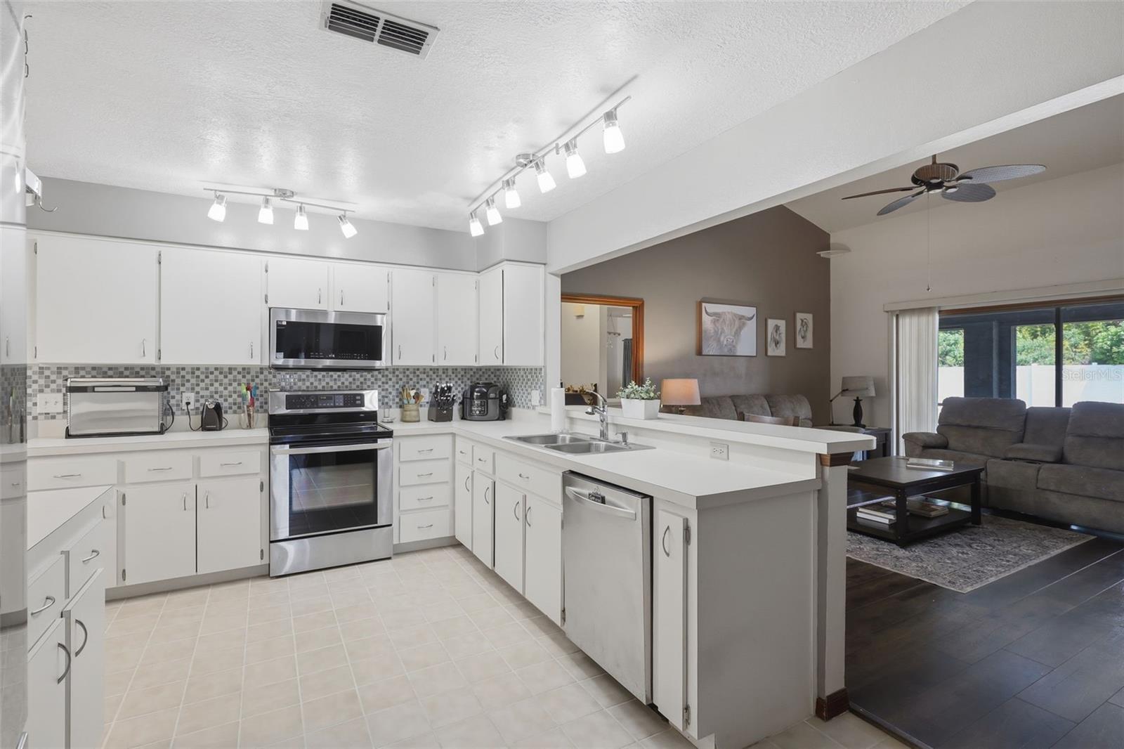 168 COMMUNITY DR