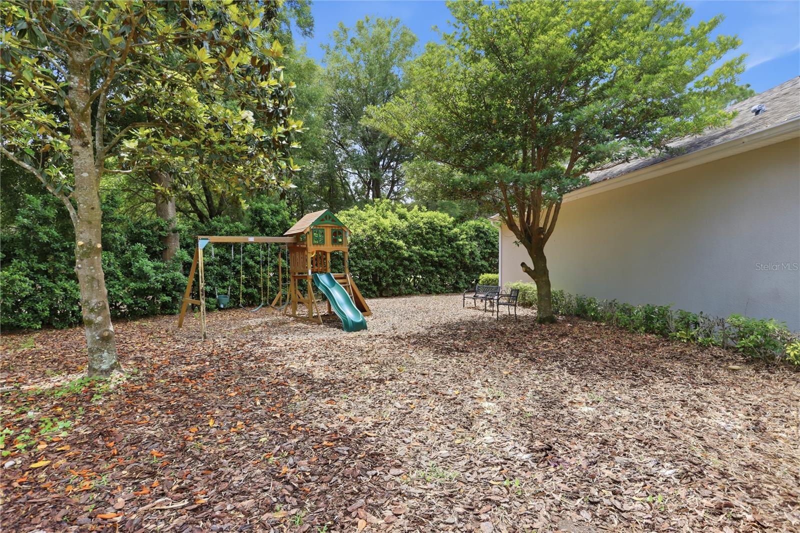 112 WISTERIA LN