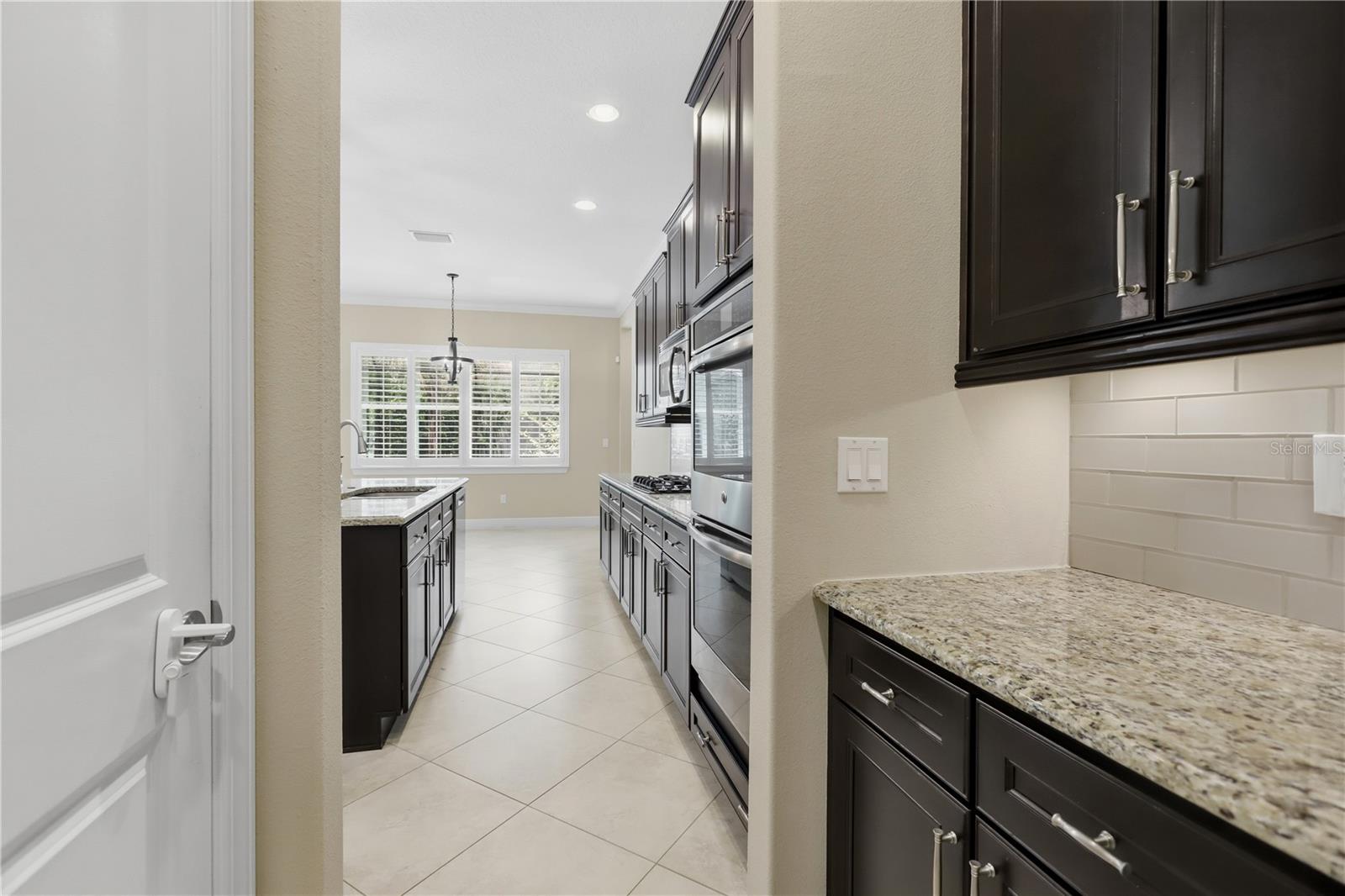 112 WISTERIA LN