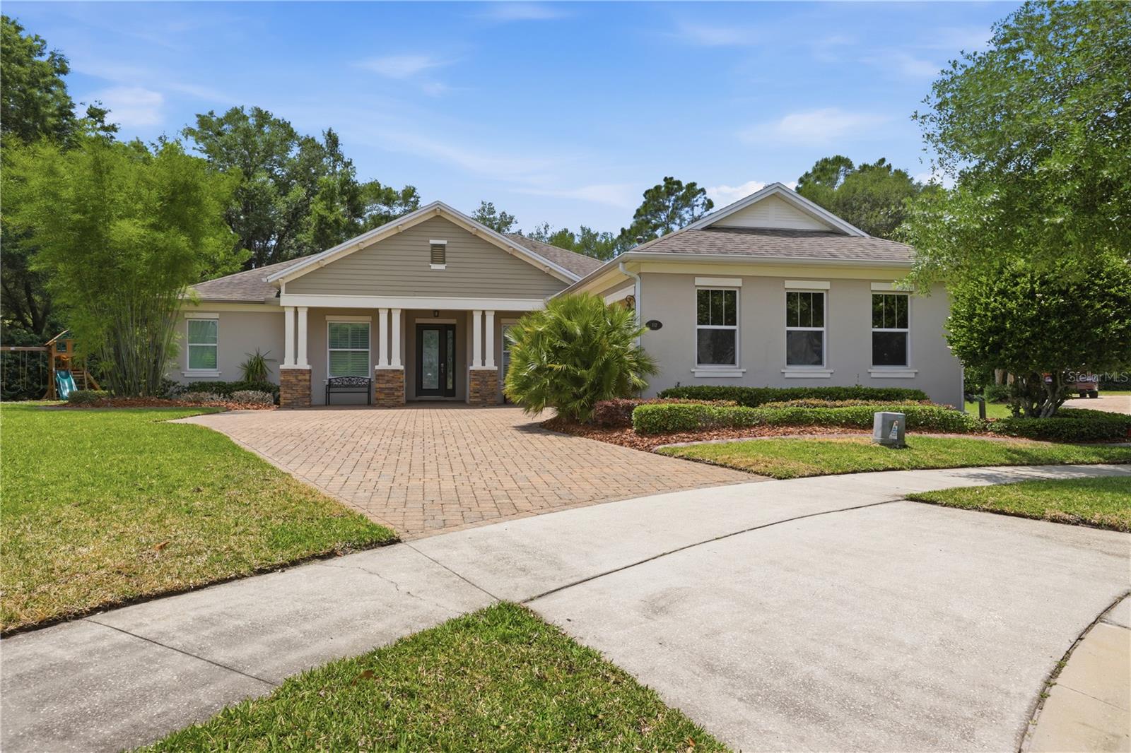 112 WISTERIA LN