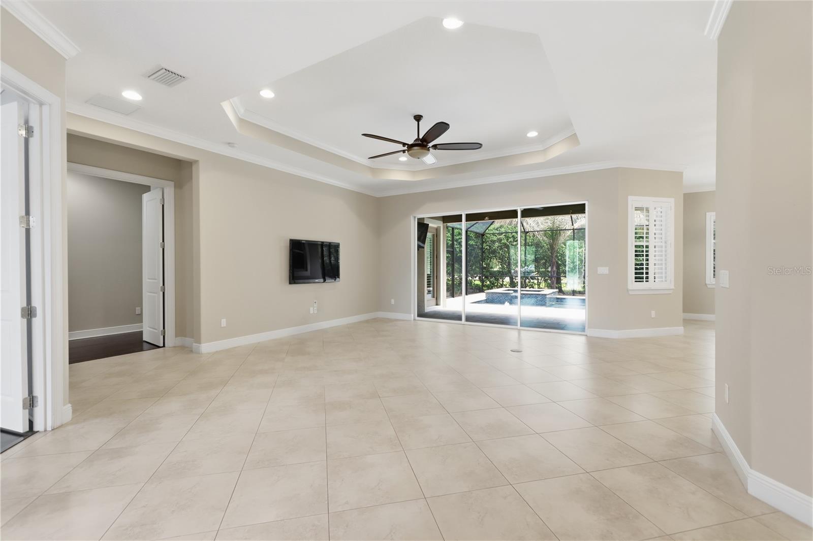 112 WISTERIA LN