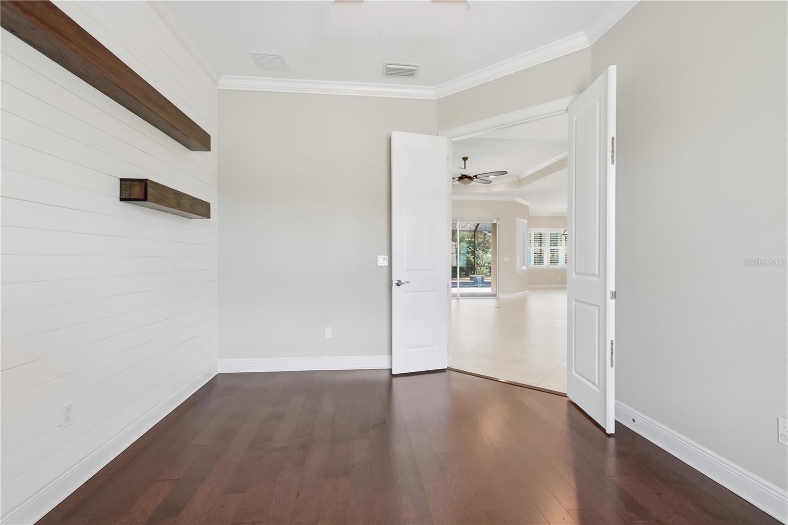 112 WISTERIA LN