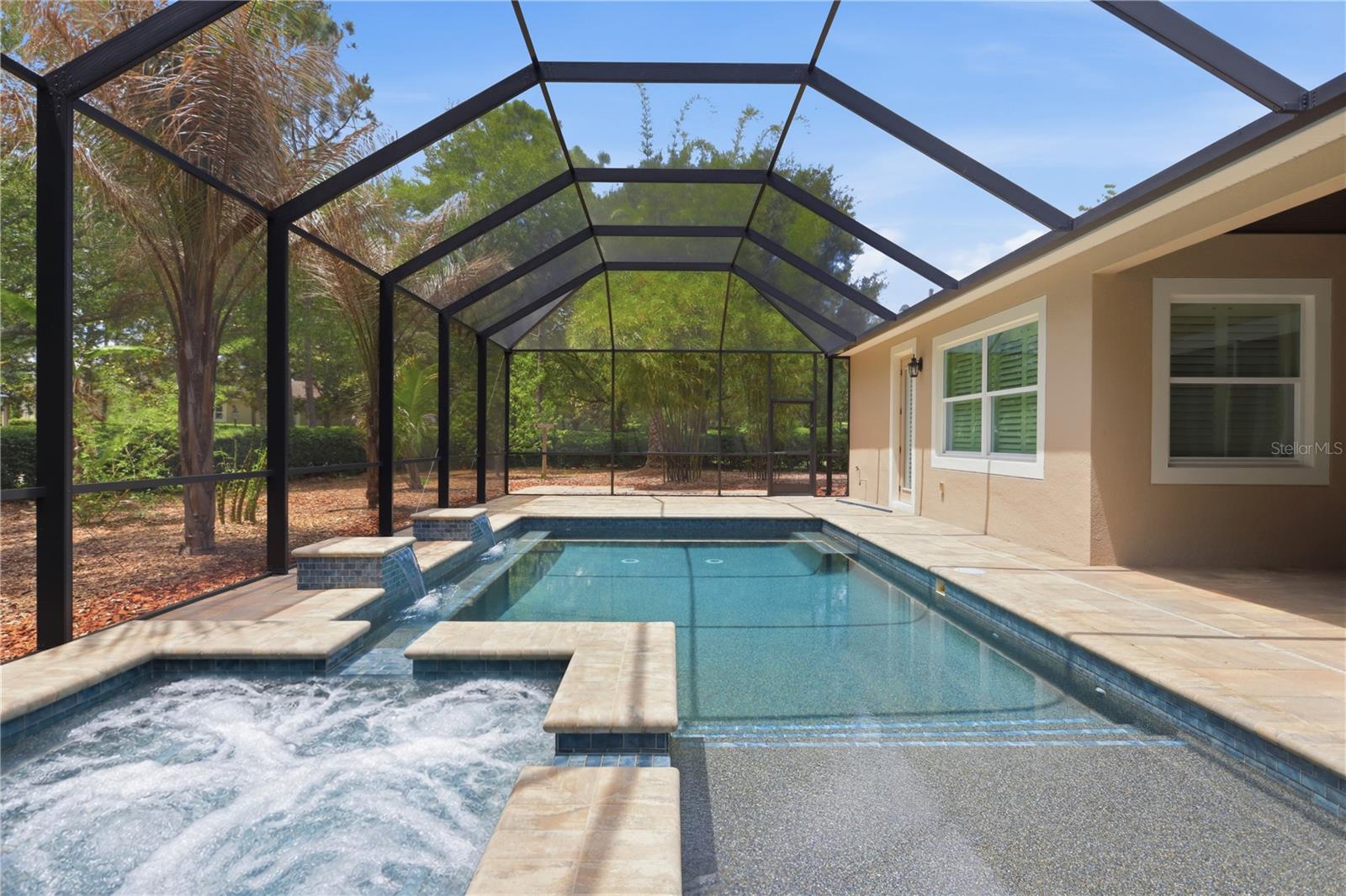 112 WISTERIA LN