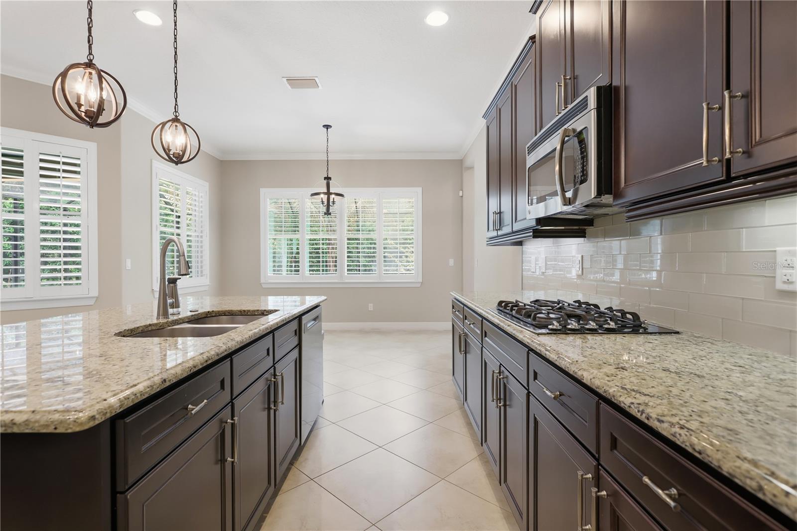 112 WISTERIA LN