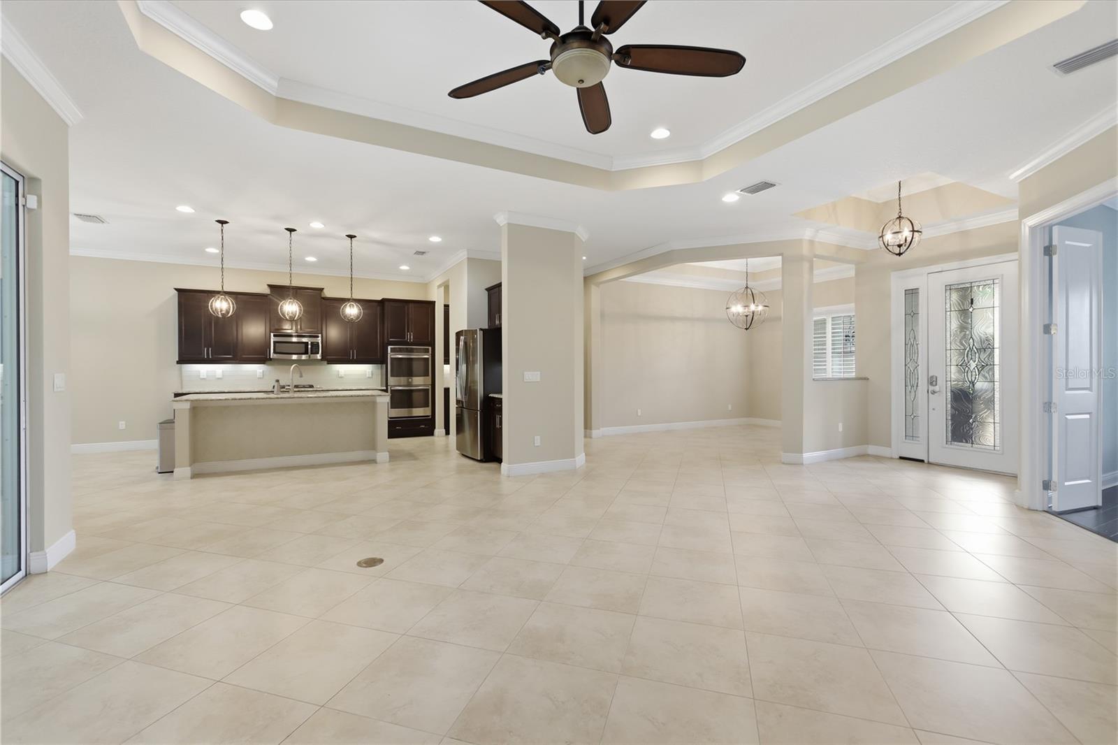 112 WISTERIA LN