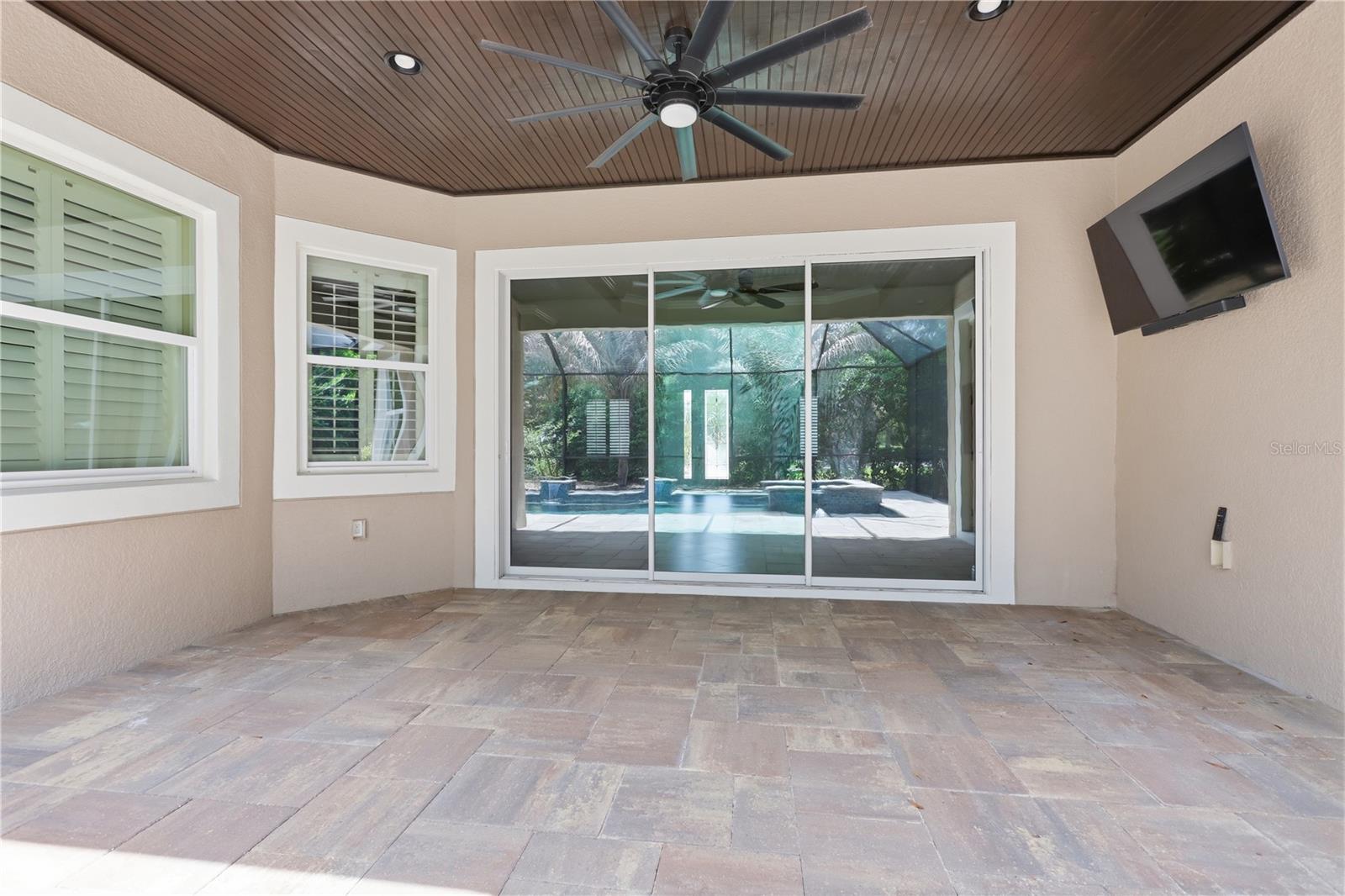 112 WISTERIA LN