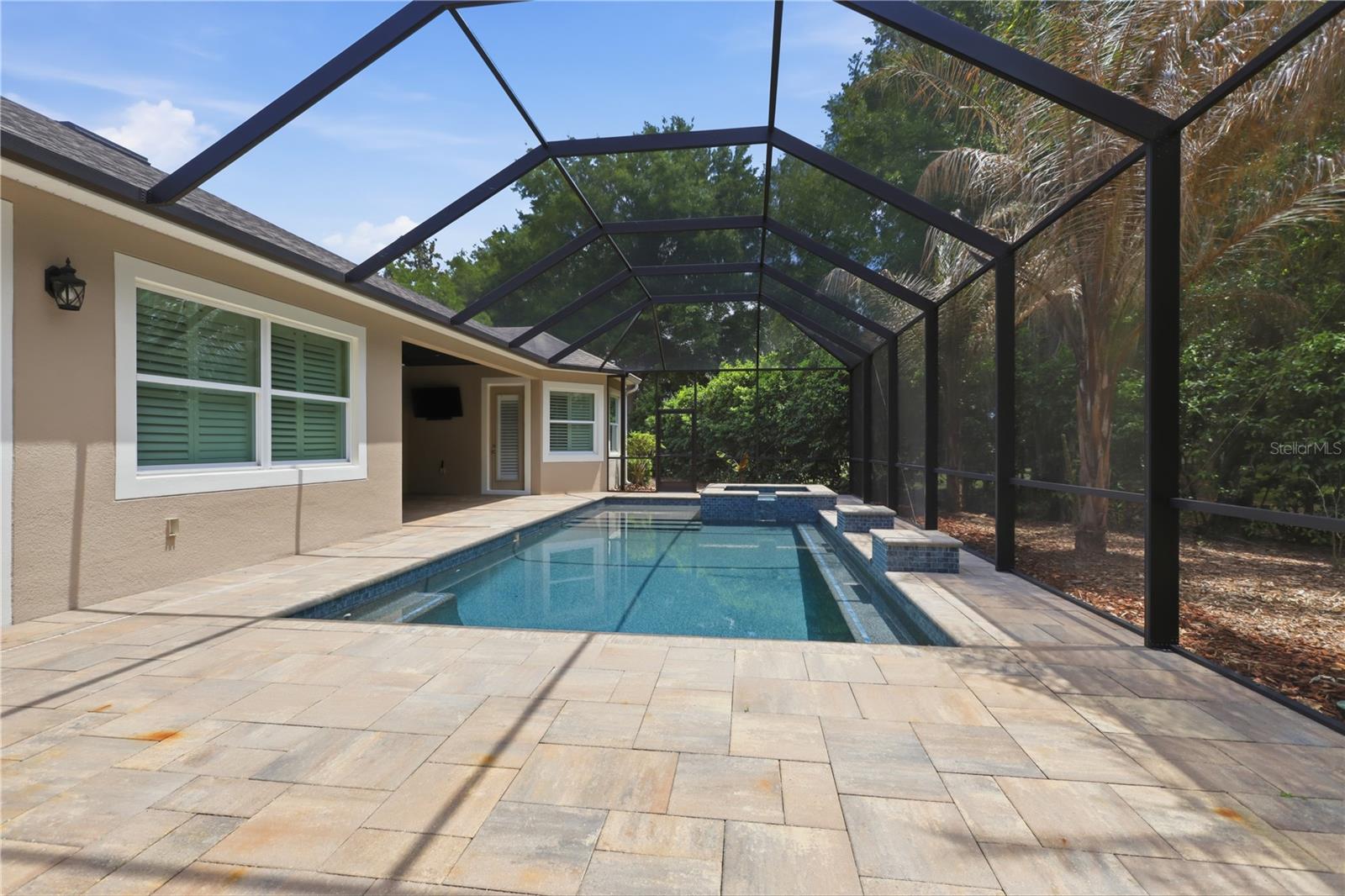 112 WISTERIA LN