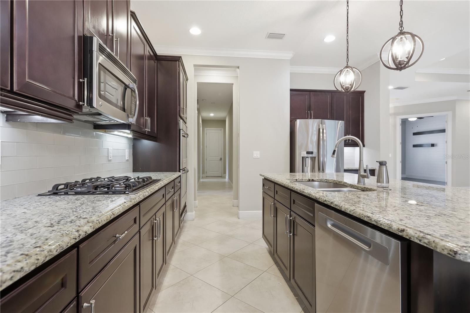 112 WISTERIA LN