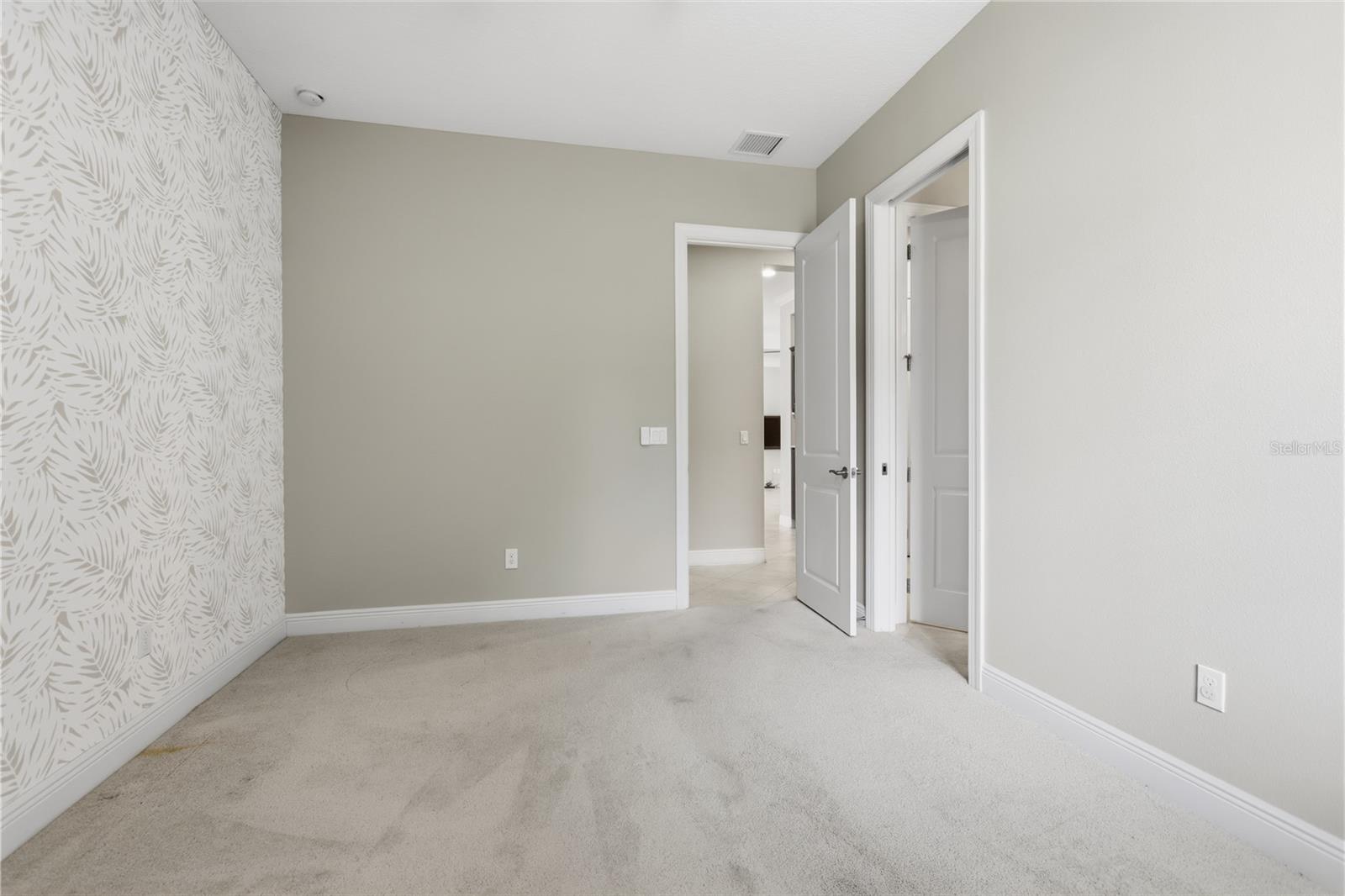 112 WISTERIA LN
