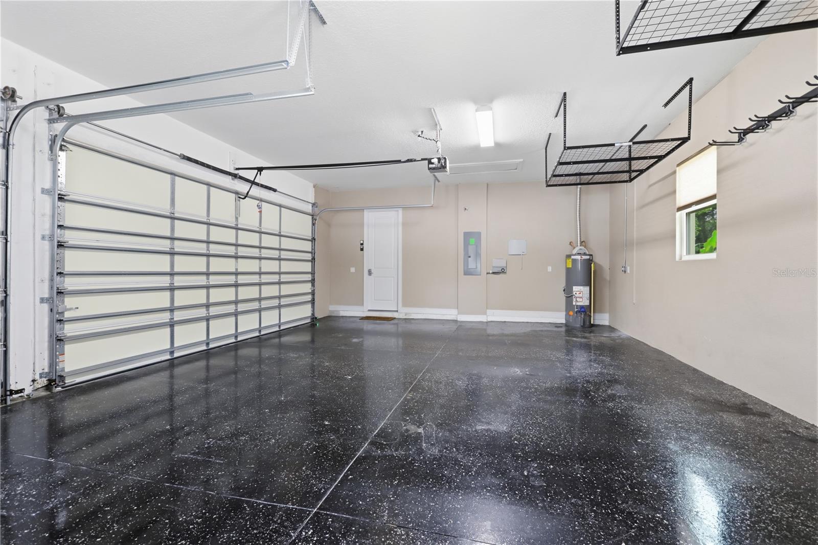 112 WISTERIA LN