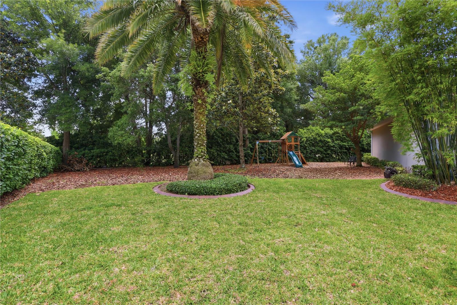 112 WISTERIA LN