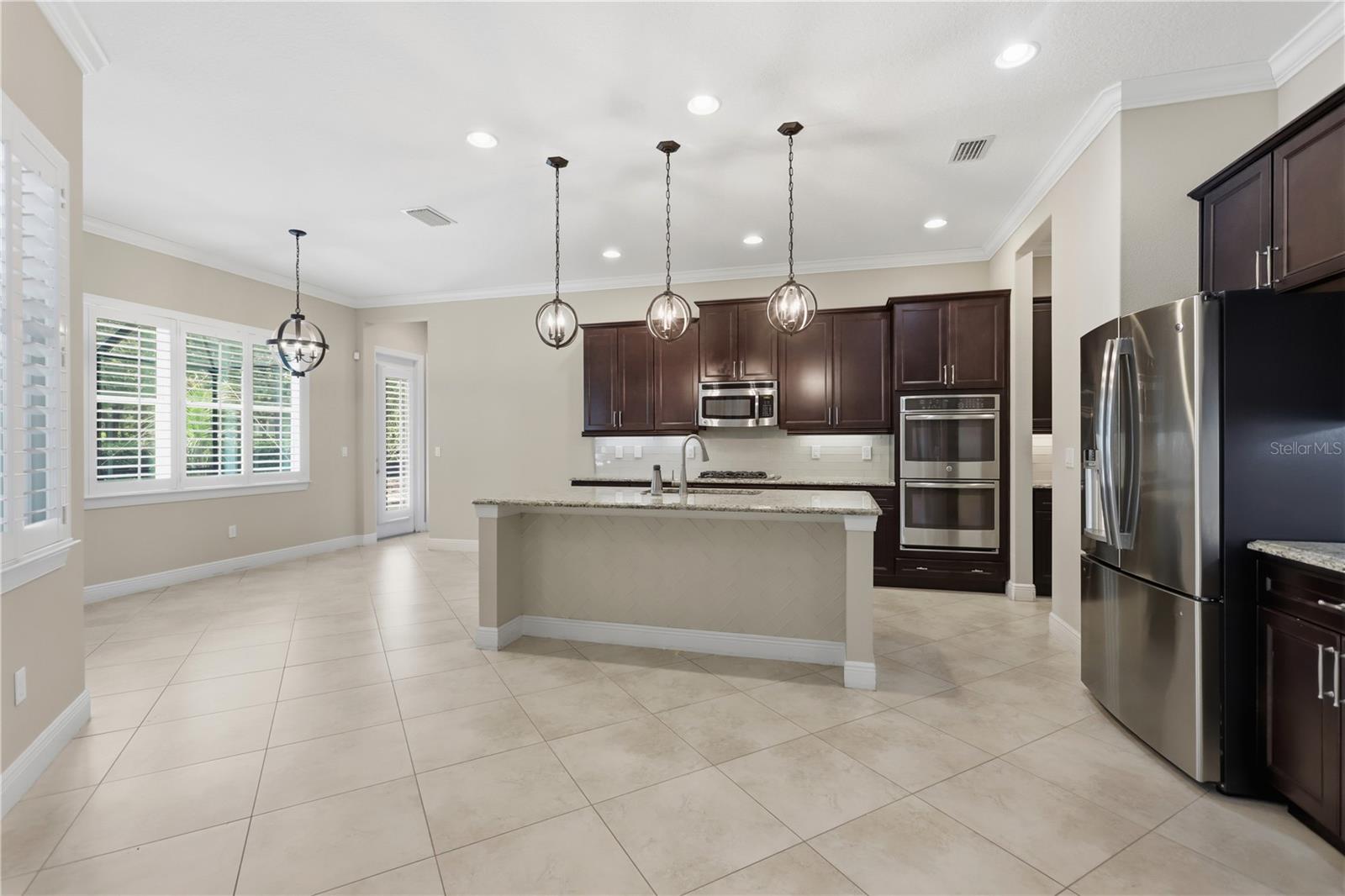 112 WISTERIA LN