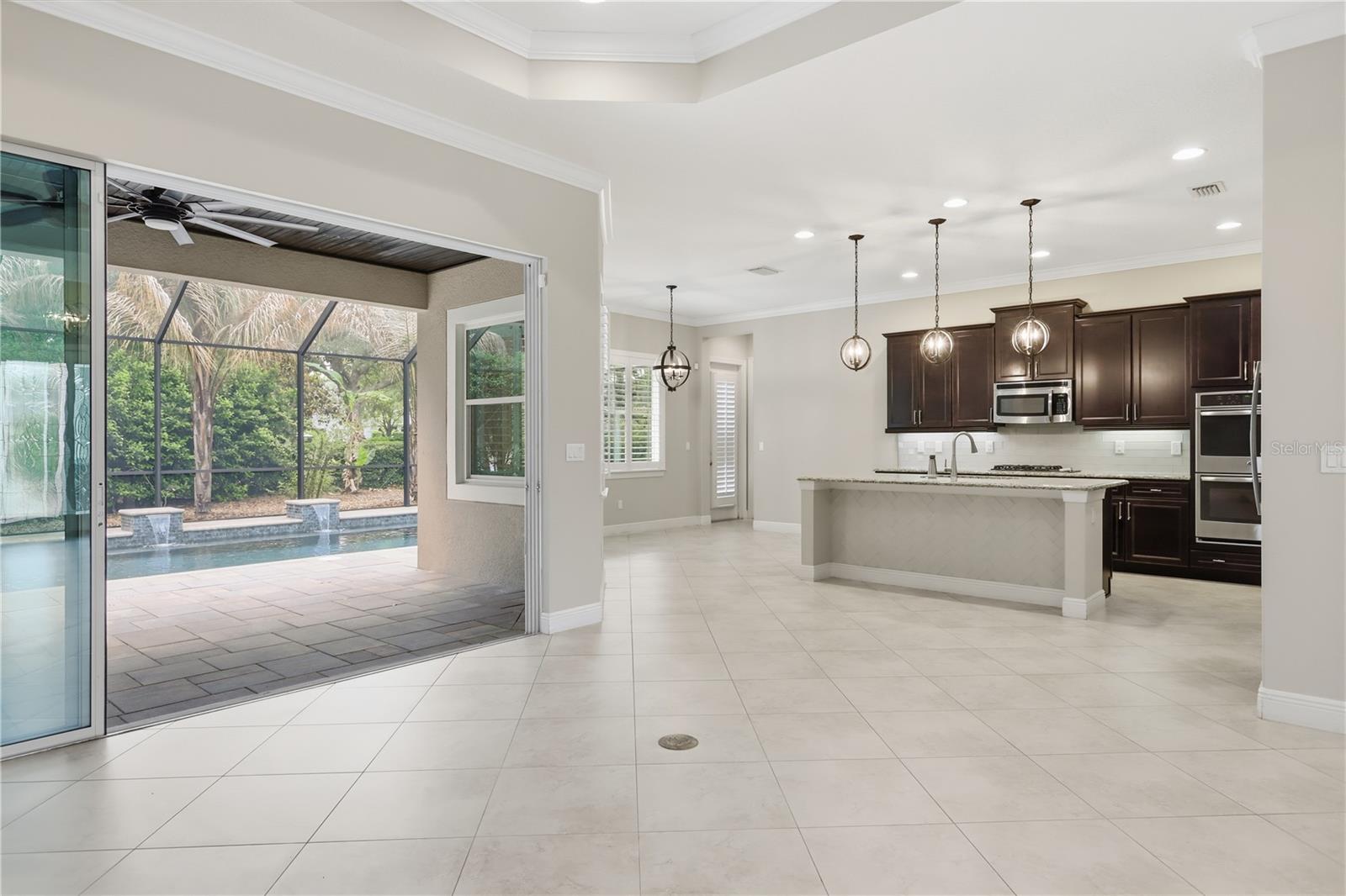 112 WISTERIA LN