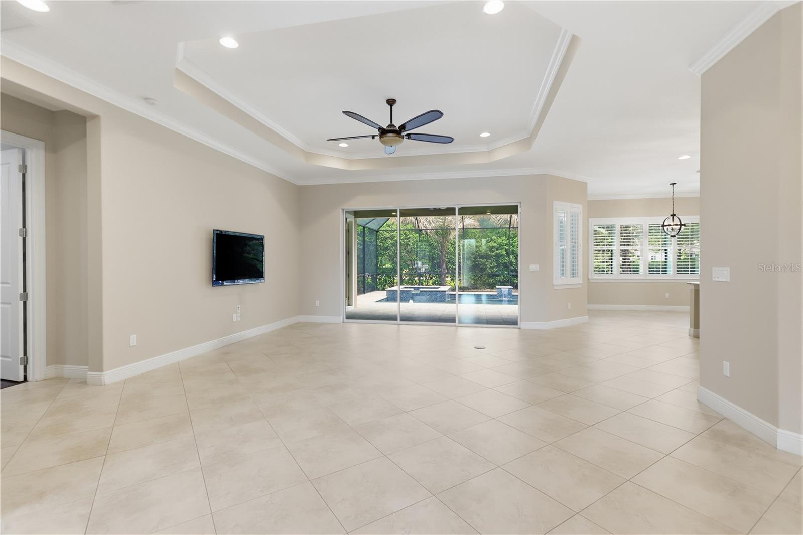 112 WISTERIA LN