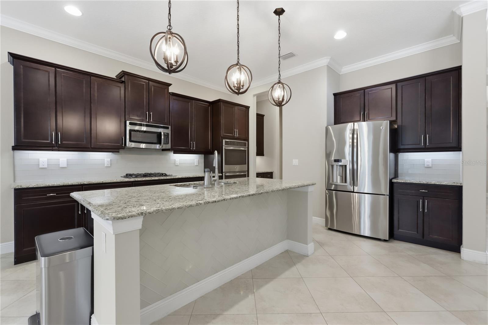 112 WISTERIA LN